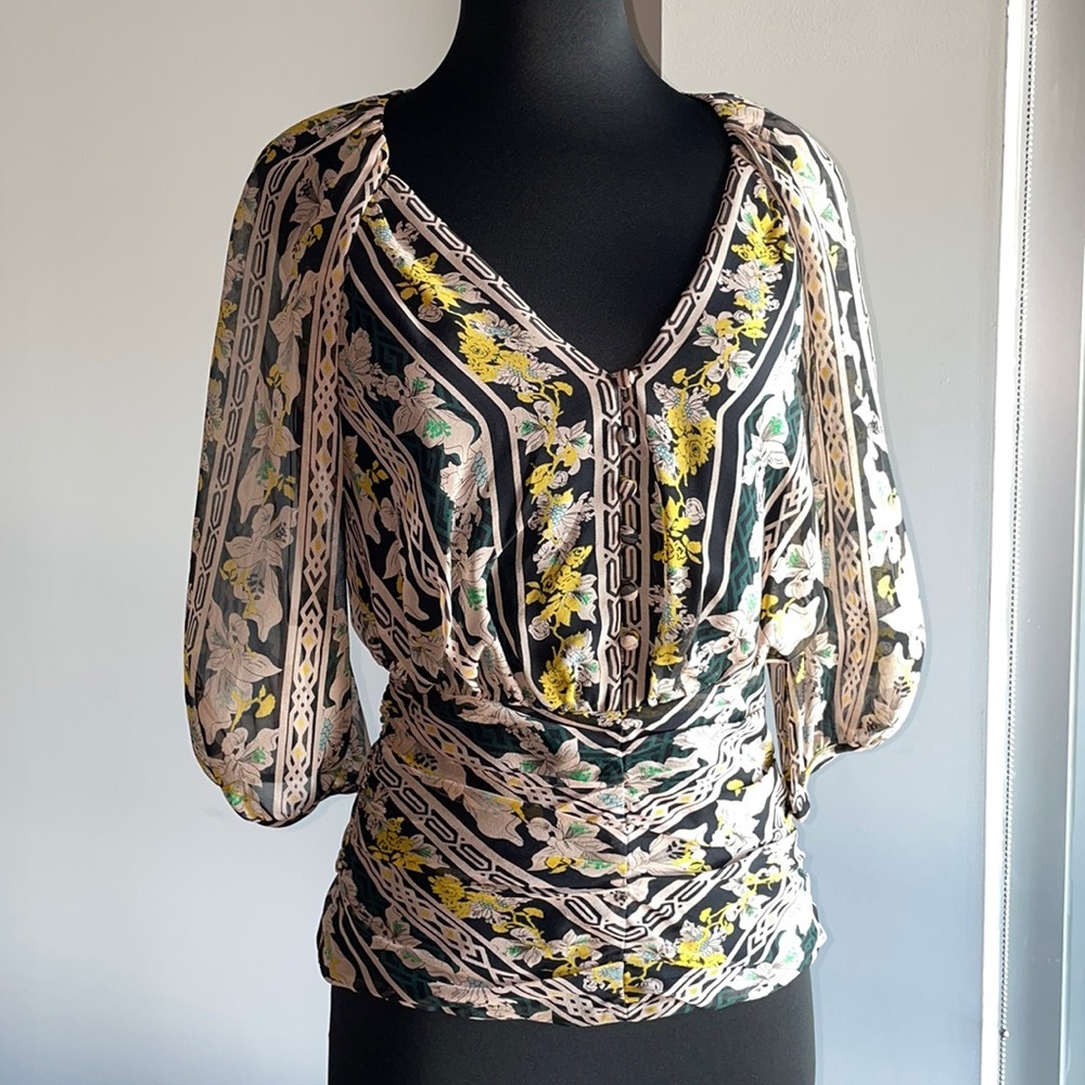 Stunning and Flawless Diane Von Furstenberg Silk Blouse Sz 0